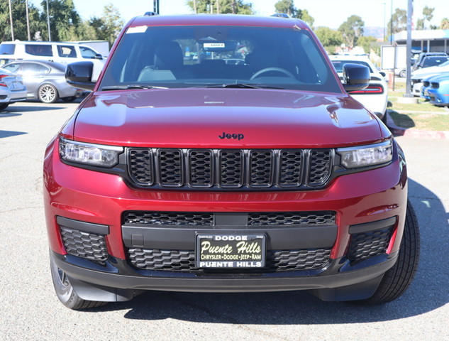 2024 Jeep Grand Cherokee Altitude photo 2