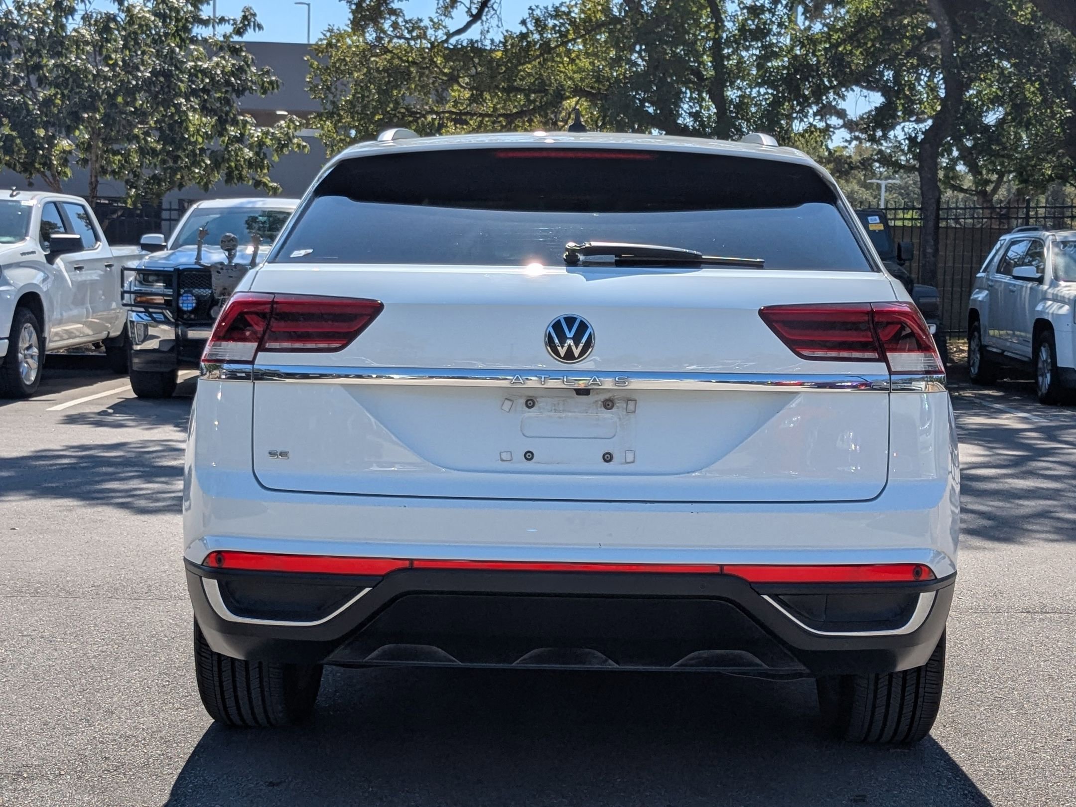 2022 Volkswagen Atlas Cross Sport SE Technology photo 3