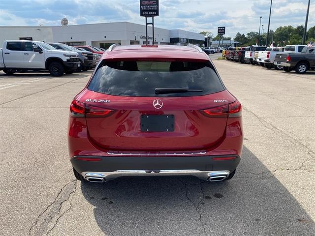 2022 Mercedes Benz GLA 250 4MATIC photo 3