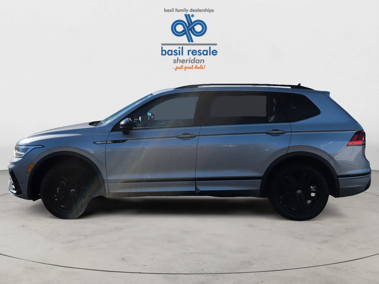 2022 Volkswagen Tiguan SE R-Line Black photo 3