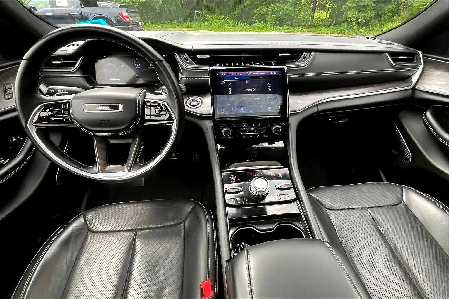 2022 Jeep Grand Cherokee Overland photo 14