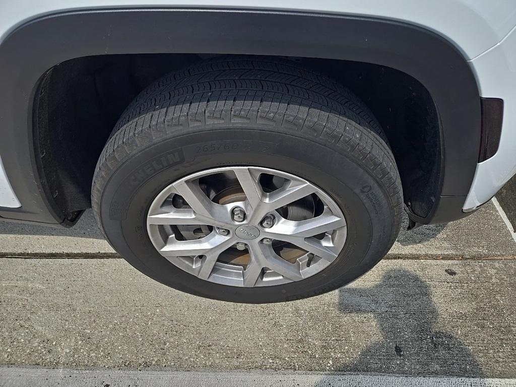 2022 Jeep Grand Cherokee Limited photo 2