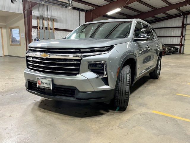 2024 Chevrolet Traverse 2LT photo 2