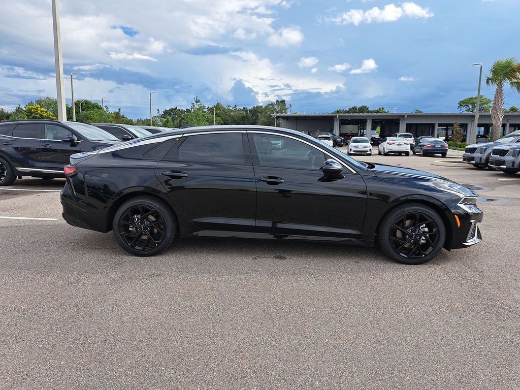 2026 Kia K5 GT-Line photo 4