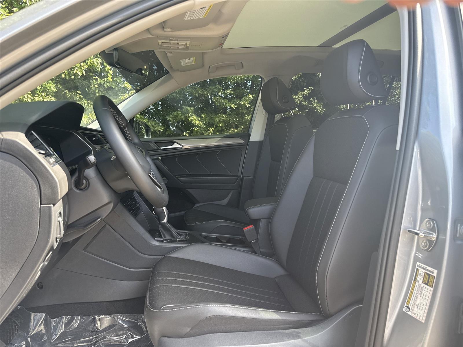 2023 Volkswagen Tiguan SE photo 8