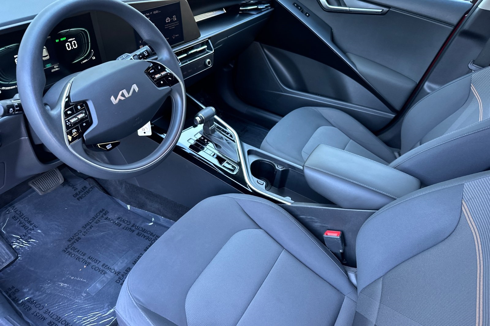 2023 Kia Niro LX photo 9