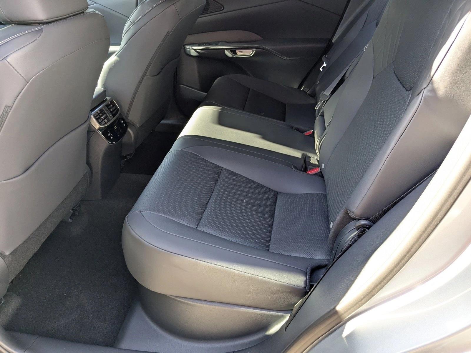 2025 Lexus RX photo 14