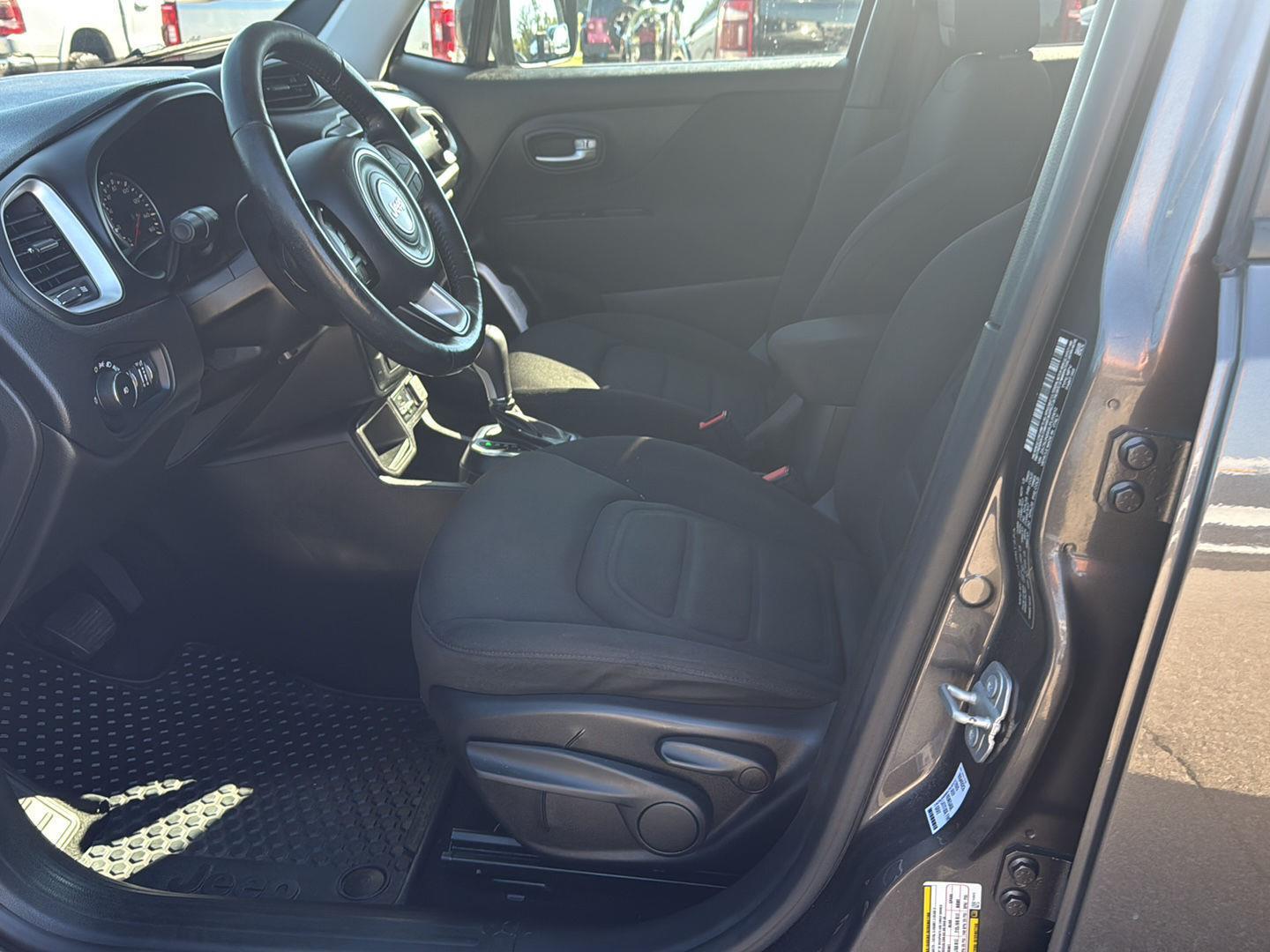 2020 Jeep Renegade Latitude photo 7