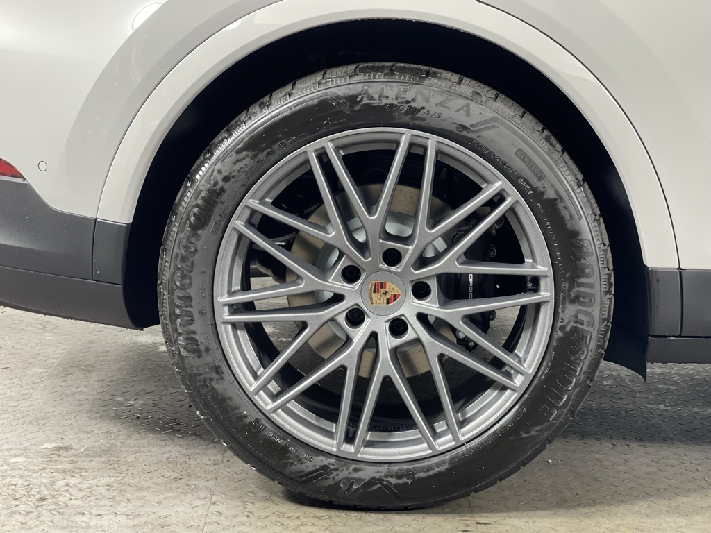 2025 Porsche Cayenne Coupe photo 12