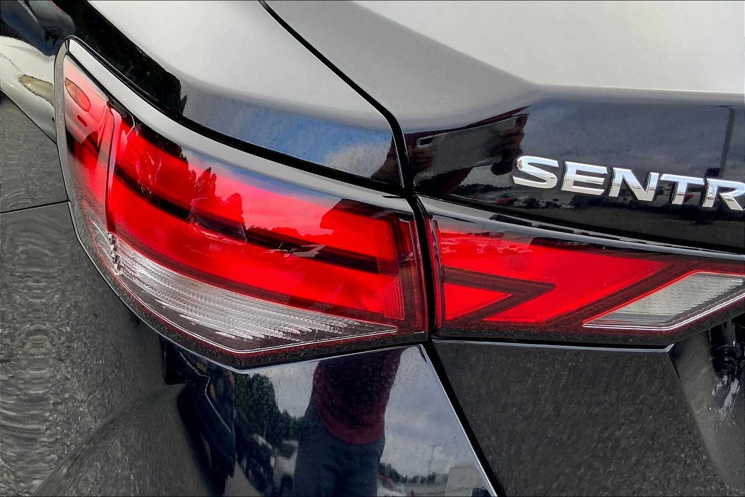 2021 Nissan Sentra SV photo 26