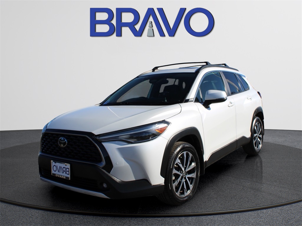 2023 Toyota Corolla Cross XLE's photo