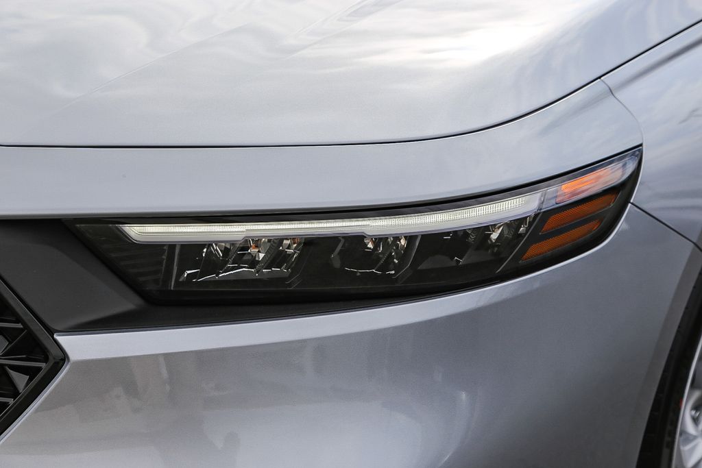 2025 Honda Accord LX photo 8