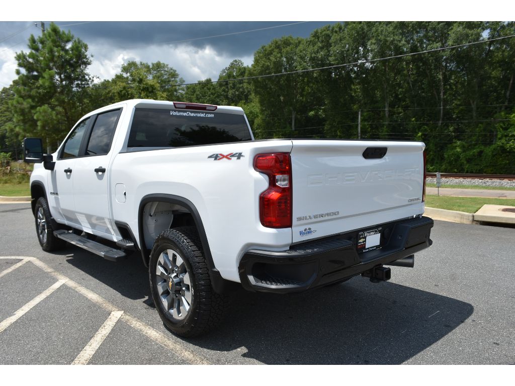 2025 Chevrolet Silverado 2500HD Custom photo 3