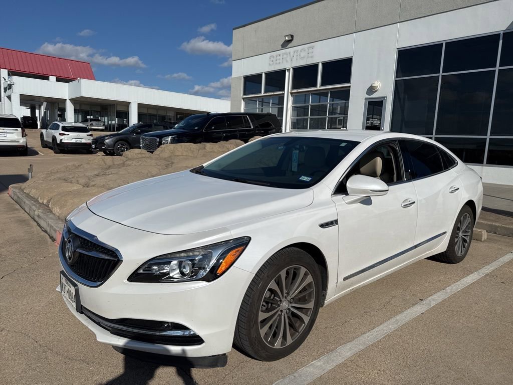 2017 Buick LaCrosse Essence's photo