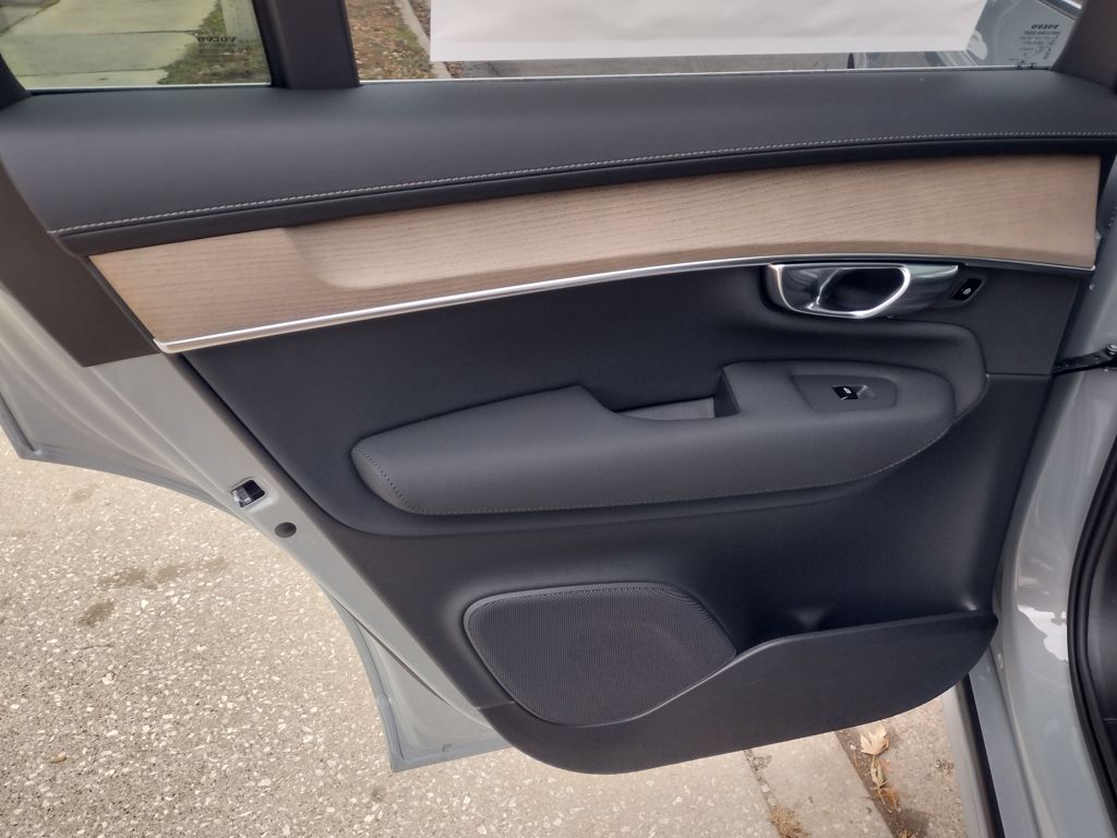 2026 VOLVO XC90 - Image 18