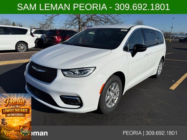 2026 Chrysler Pacifica Select's photo