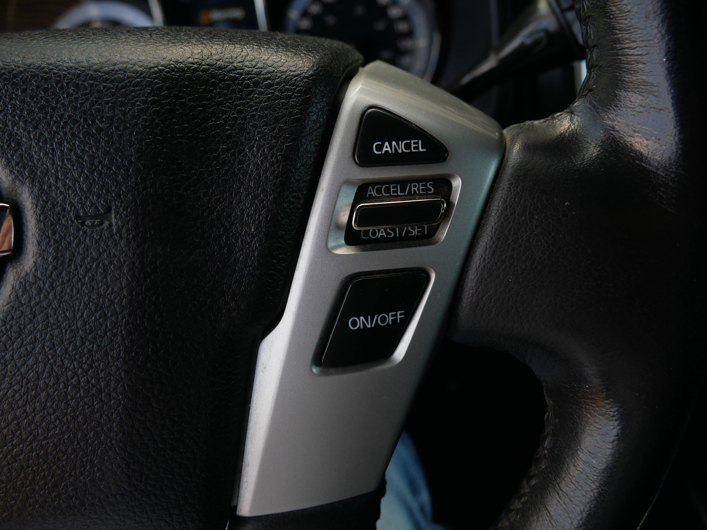2018 Nissan Titan SV photo 31