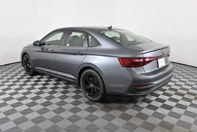 2025 Volkswagen Jetta 1.5T SE photo 3