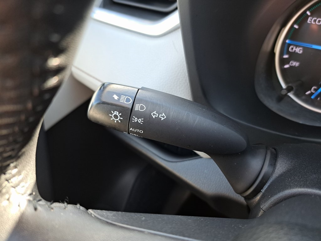 2022 Toyota RAV4 Hybrid XLE photo 23