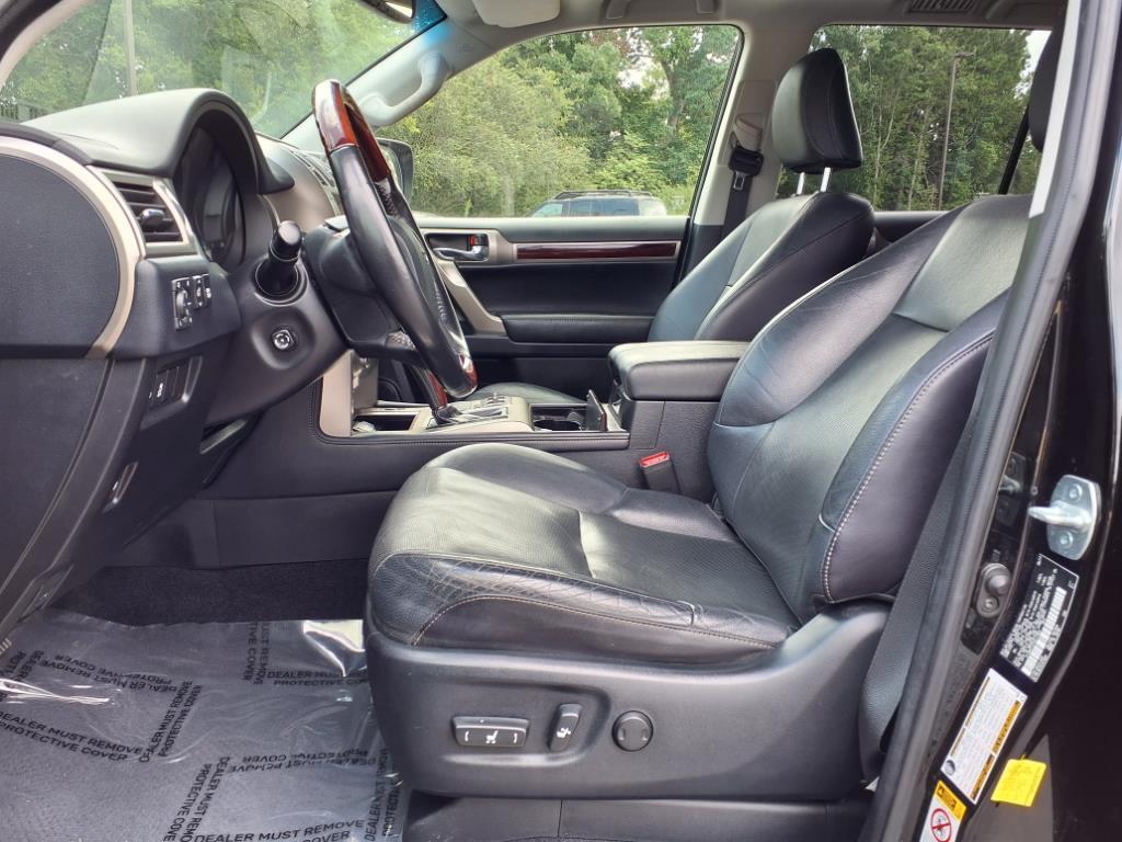 2017 Lexus GX 460 Luxury photo 3