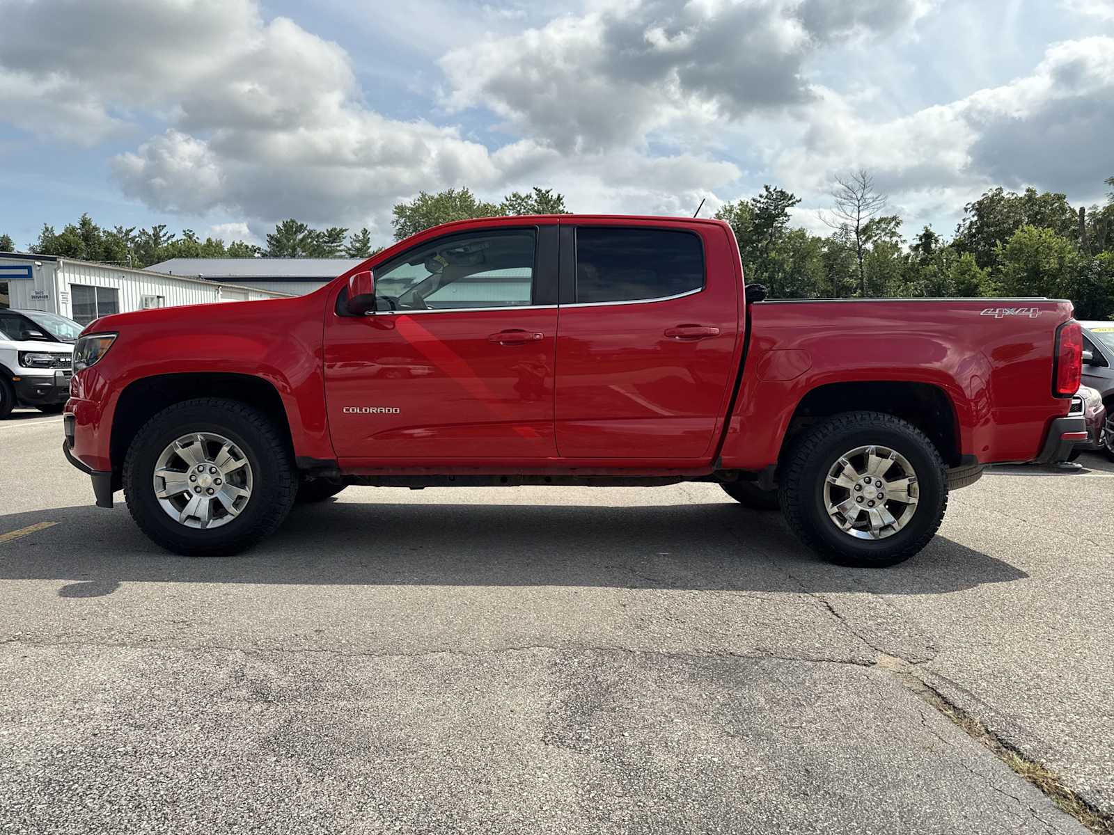 2018 Chevrolet Colorado LT photo 3