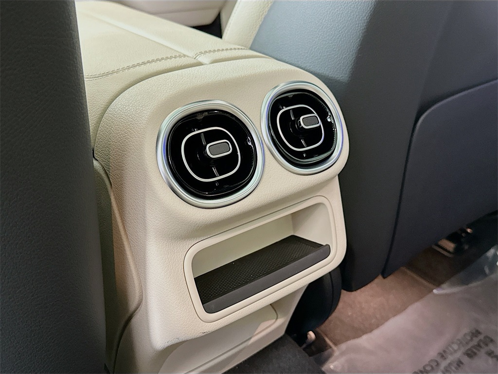 2026 Mercedes Benz GLC 300 photo 25