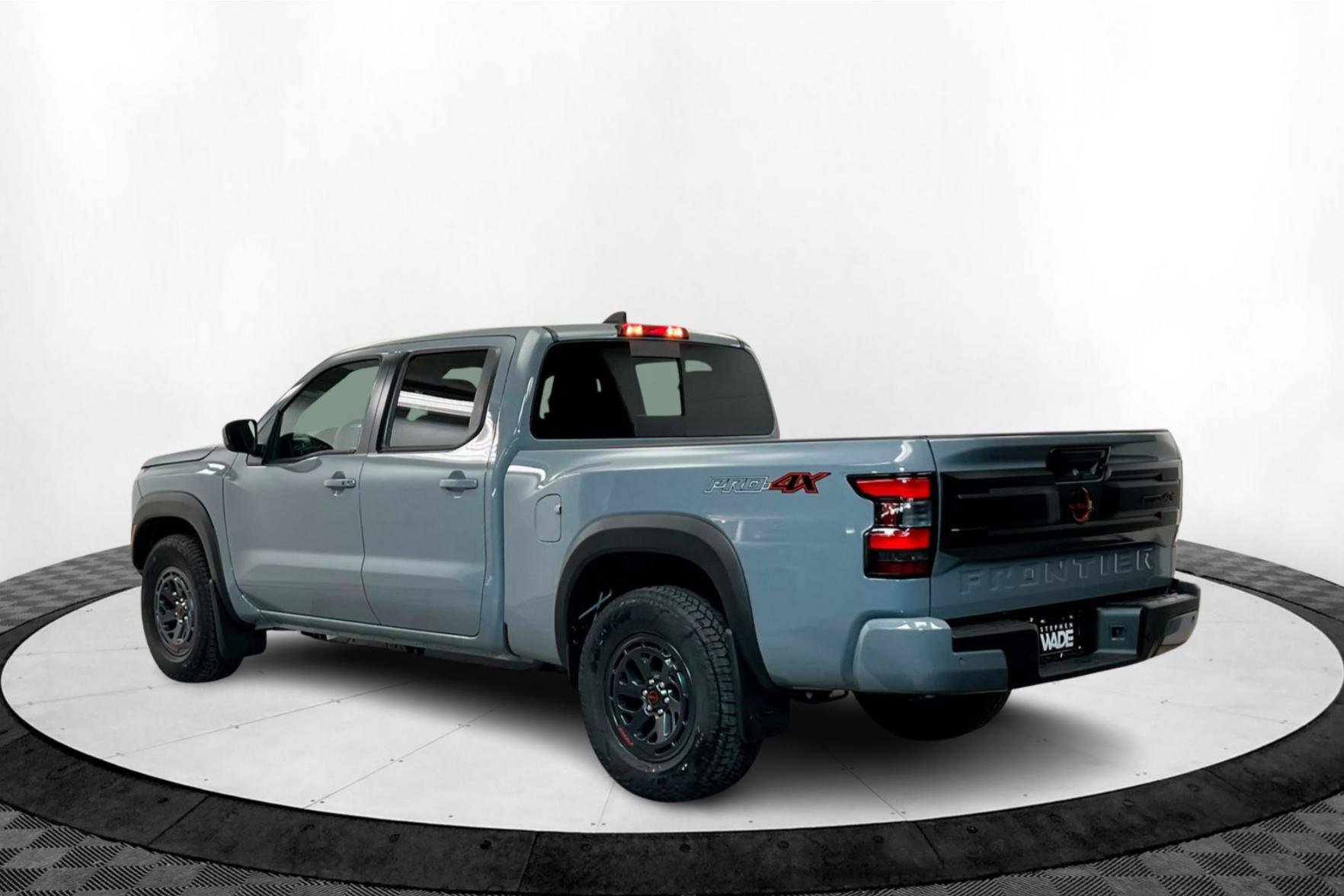 2025 Nissan Frontier PRO-4X photo 3