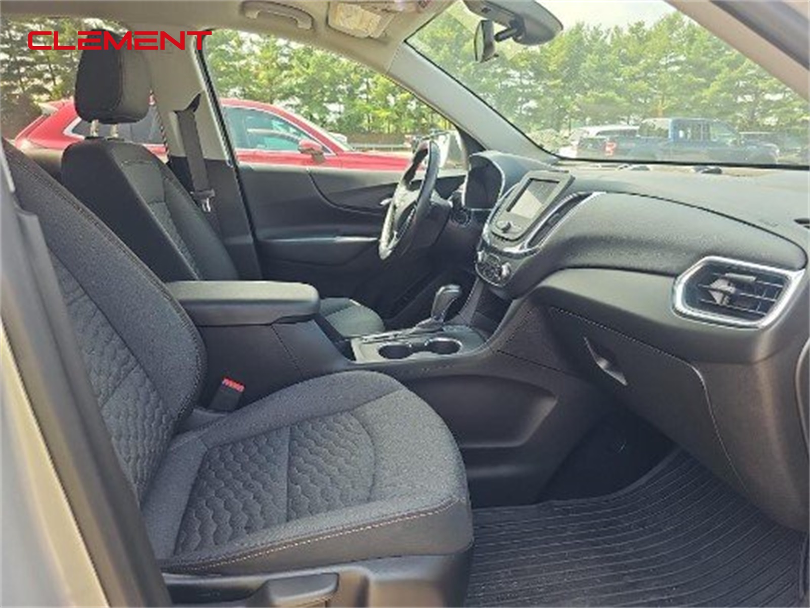 2020 Chevrolet Equinox LT photo 2