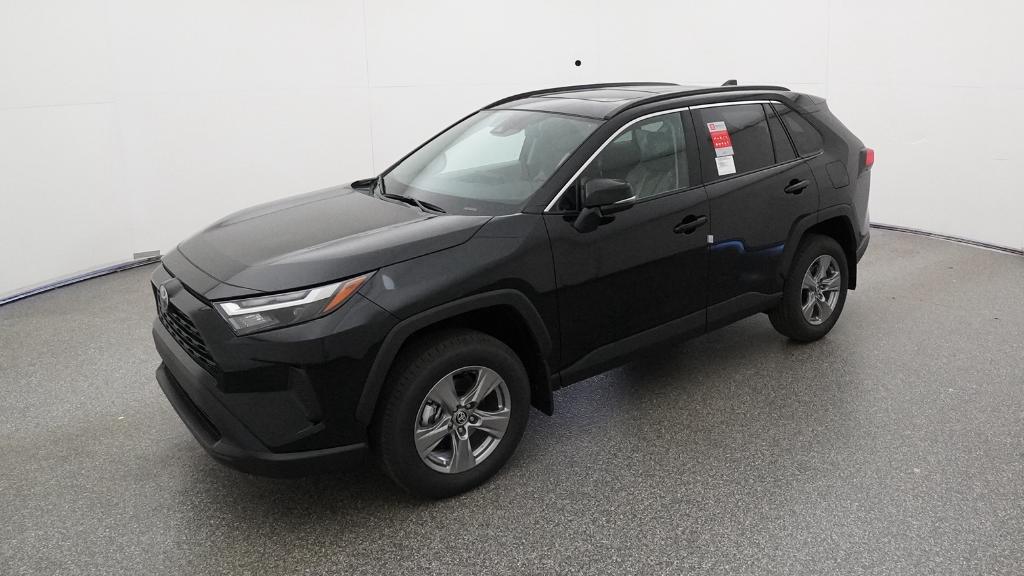 2025 Toyota RAV4 XLE's photo