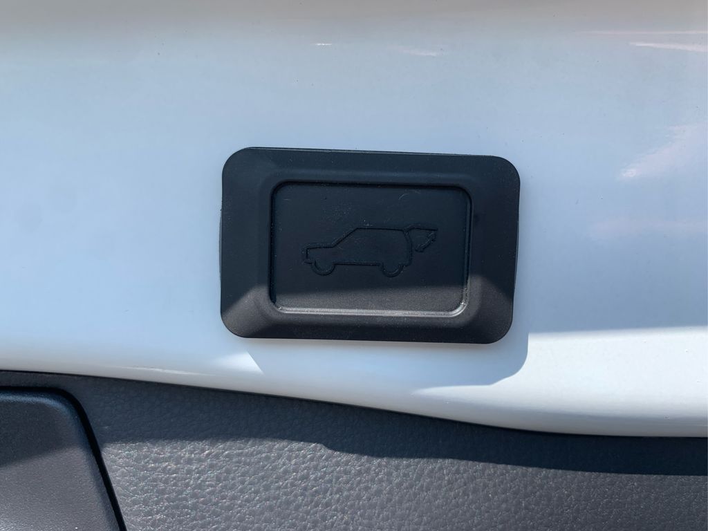2022 Toyota RAV4 XLE photo 13