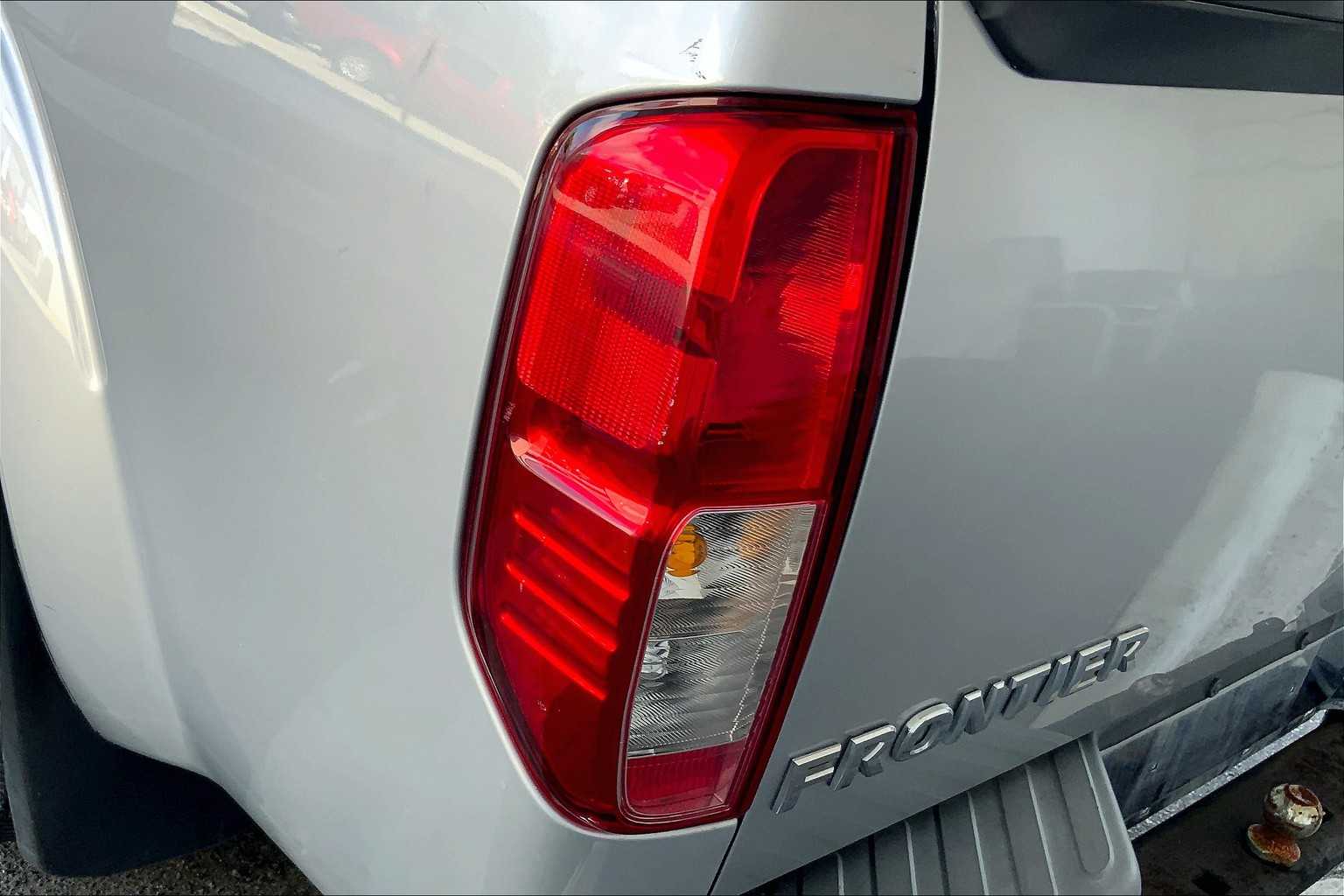 2017 Nissan Frontier SV photo 25