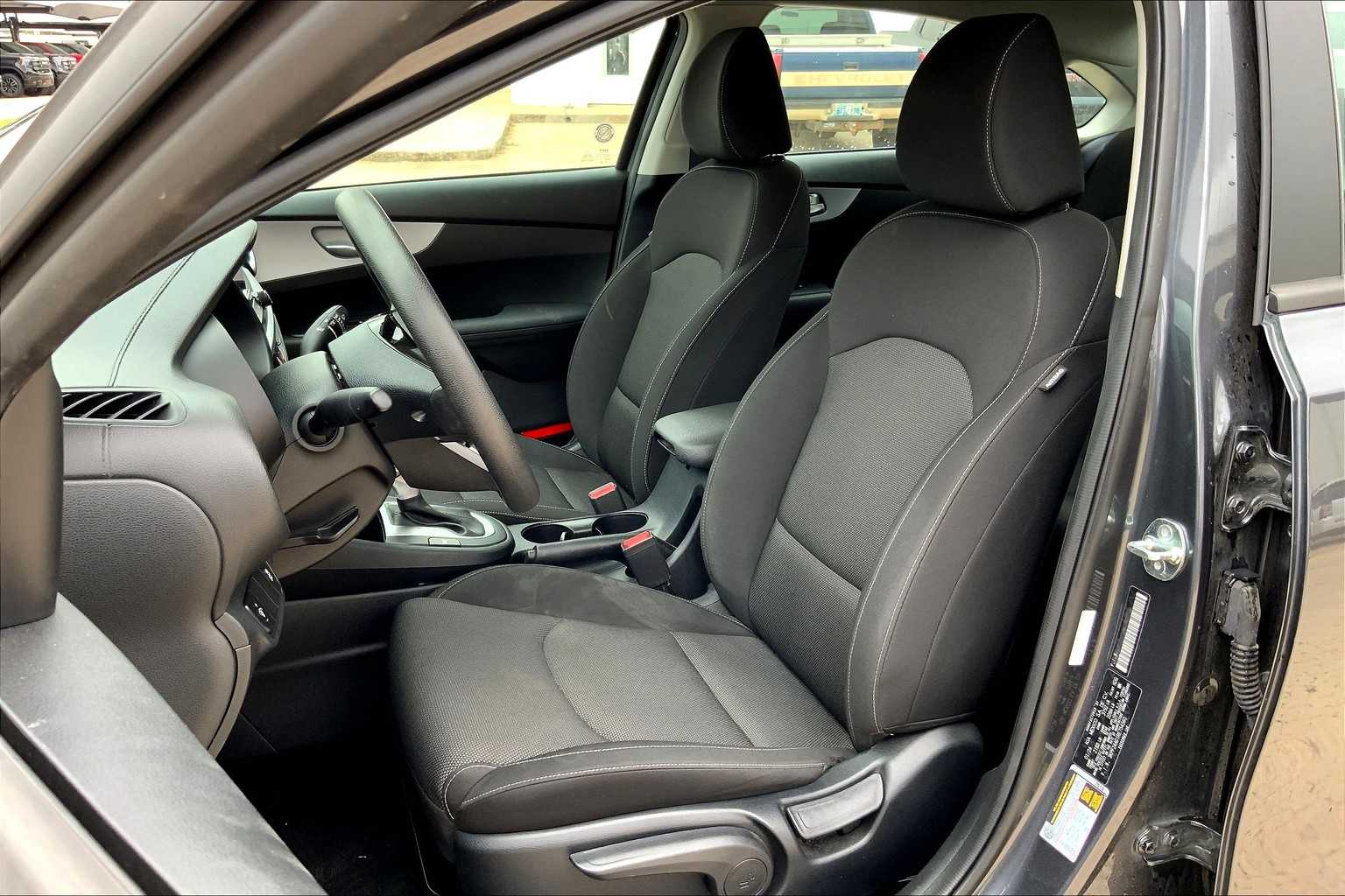 2024 Kia Forte LXS photo 7