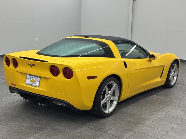 2005 Chevrolet Corvette Base photo 2