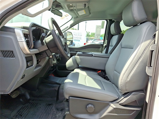 2025 Ford F-350 photo 8