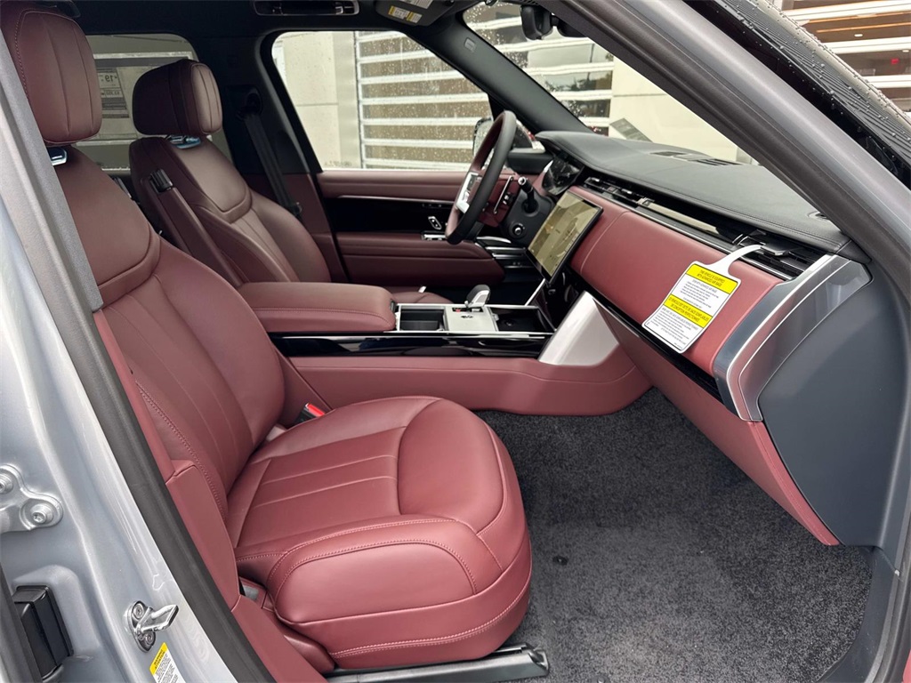 2025 Land Rover Range Rover SE photo 10