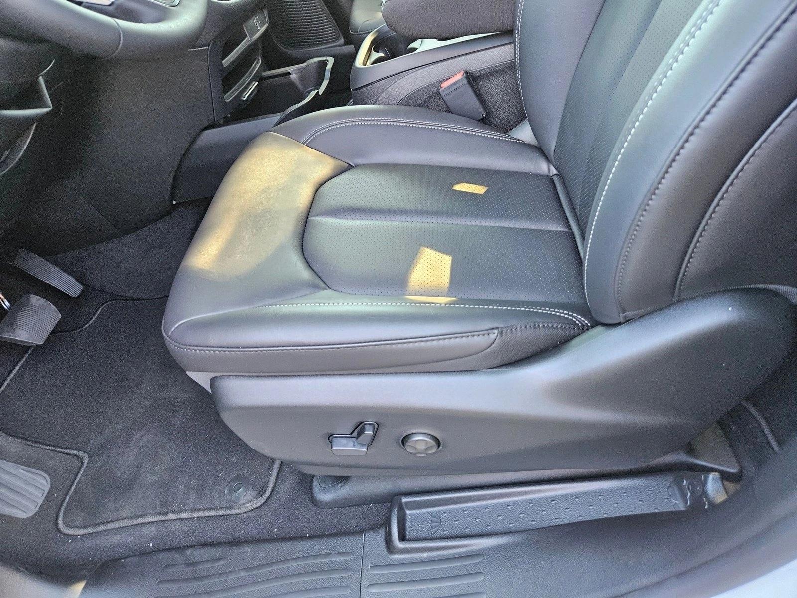 2026 Chrysler Pacifica photo 4