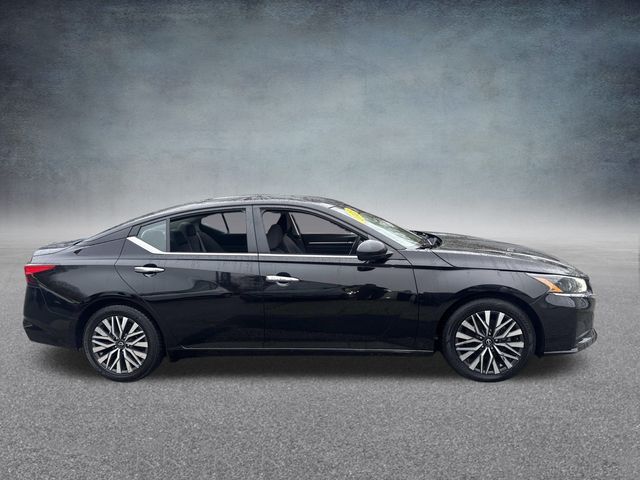 2023 Nissan Altima 2.5 SV photo 3