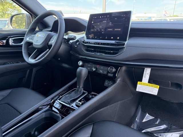 2025 Jeep Compass North Edition Latitude photo 9