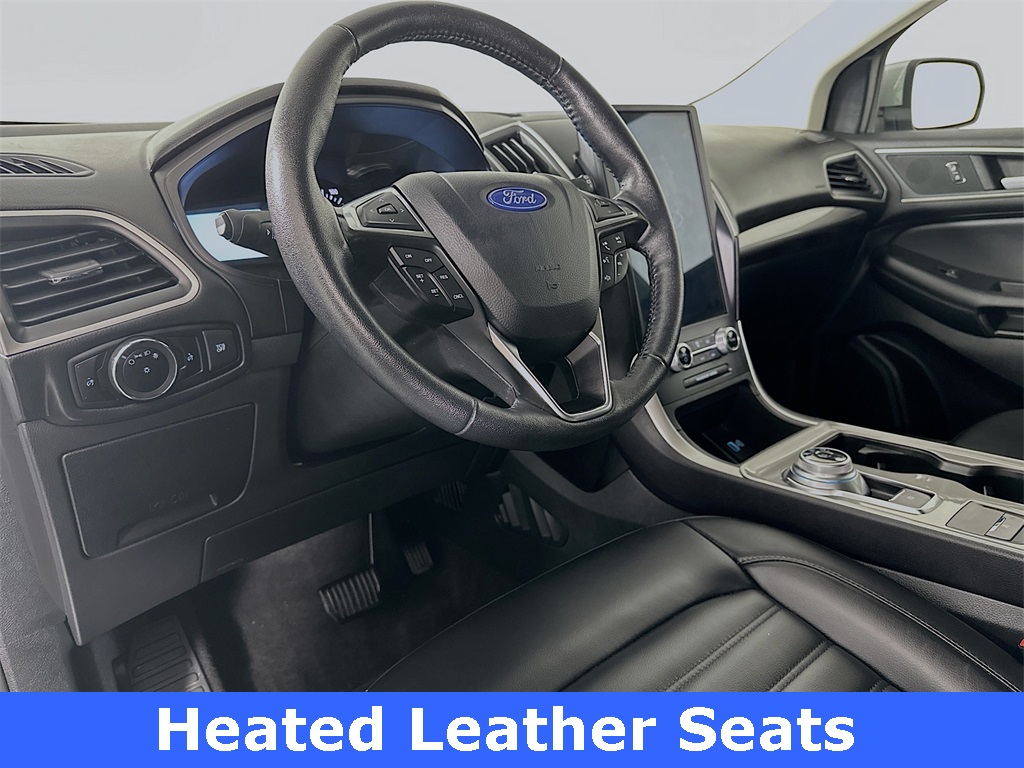 2024 Ford Edge SEL photo 2