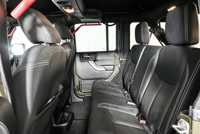 2015 Jeep Wrangler Unlimited Rubicon photo 14