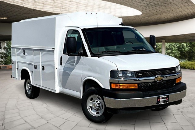 2025 Chevrolet Express Cutaway Base's photo