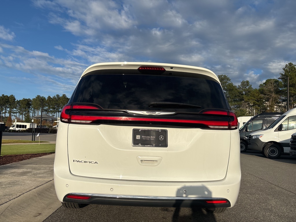2024 Chrysler Pacifica Touring L photo 4