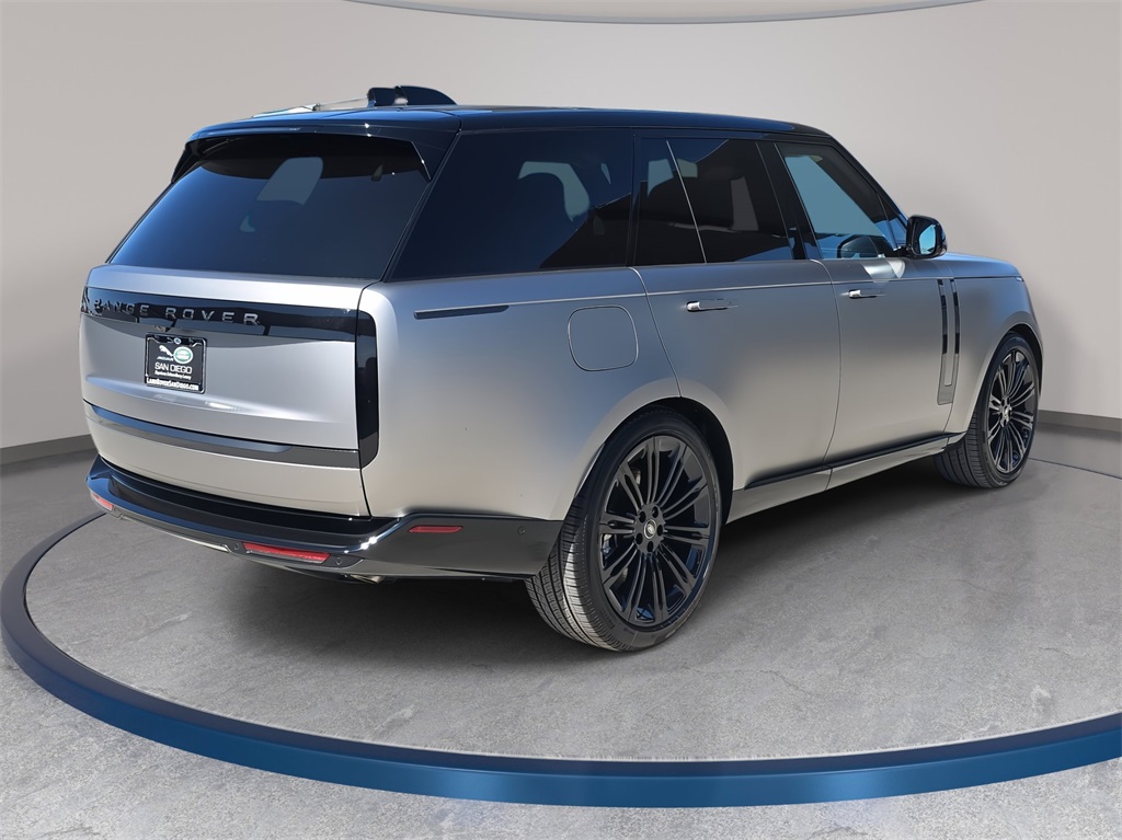 2025 Land Rover Range Rover SE photo 2