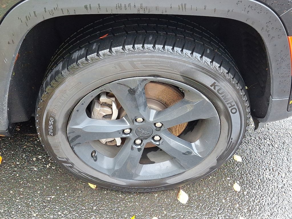 2023 Jeep Grand Cherokee Altitude photo 2