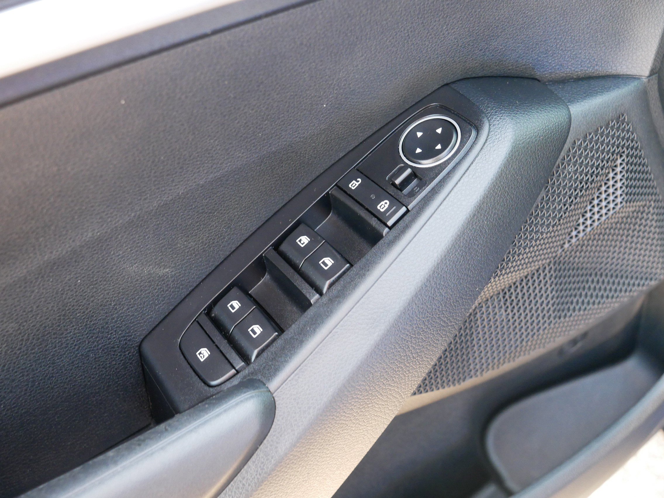 2023 Kia Seltos LX photo 18