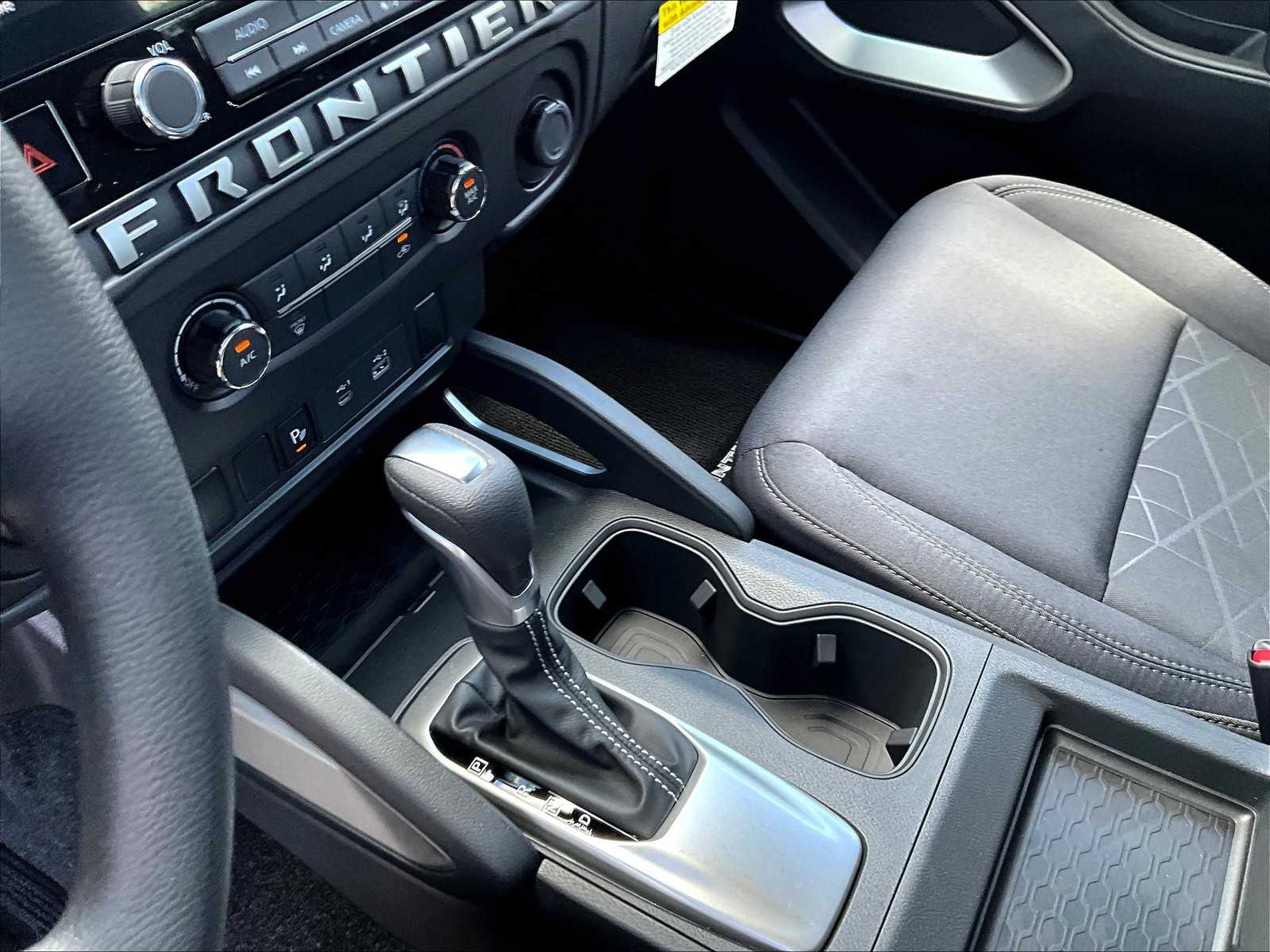 2025 Nissan Frontier SV photo 20