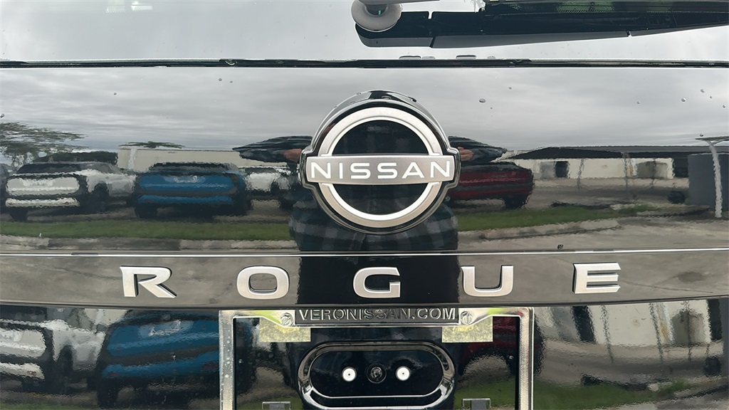 2024 Nissan Rogue SV photo 6