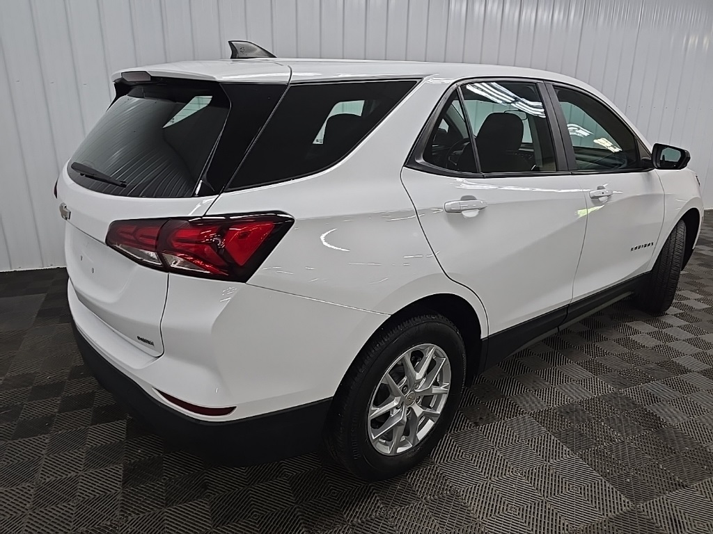 2022 Chevrolet Equinox LS photo 10