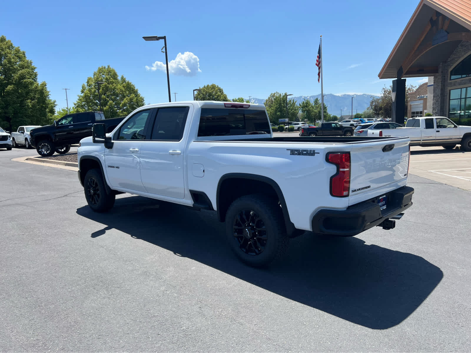 2025 Chevrolet Silverado 3500HD photo 3