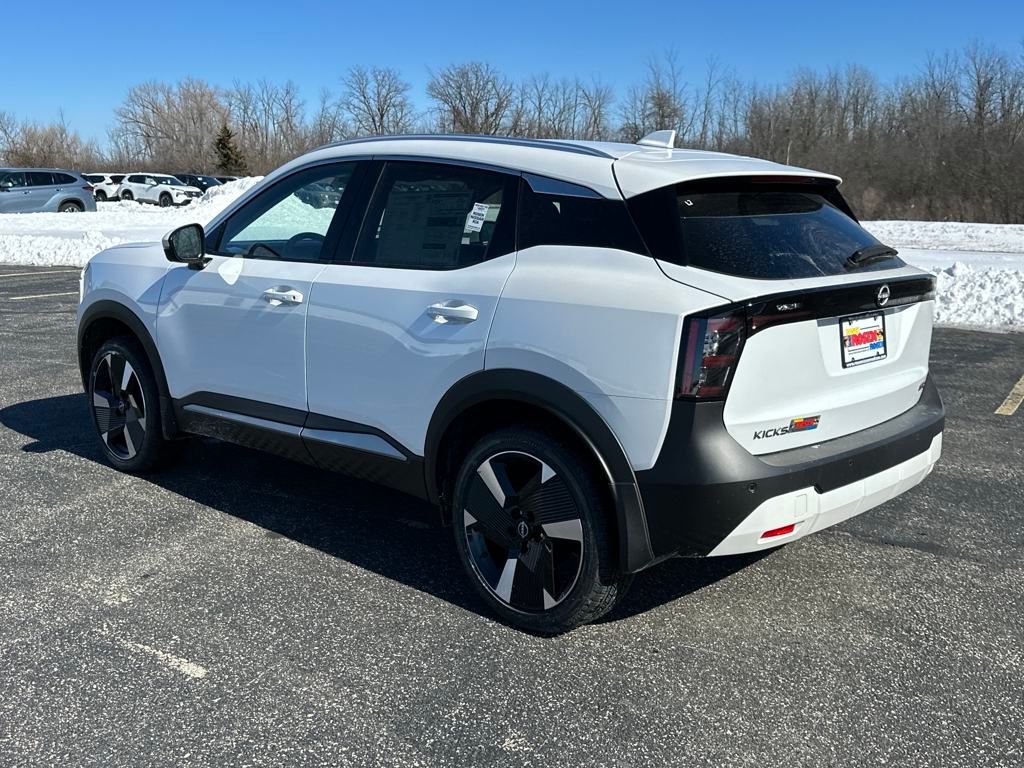 2025 Nissan Kicks SR photo 2